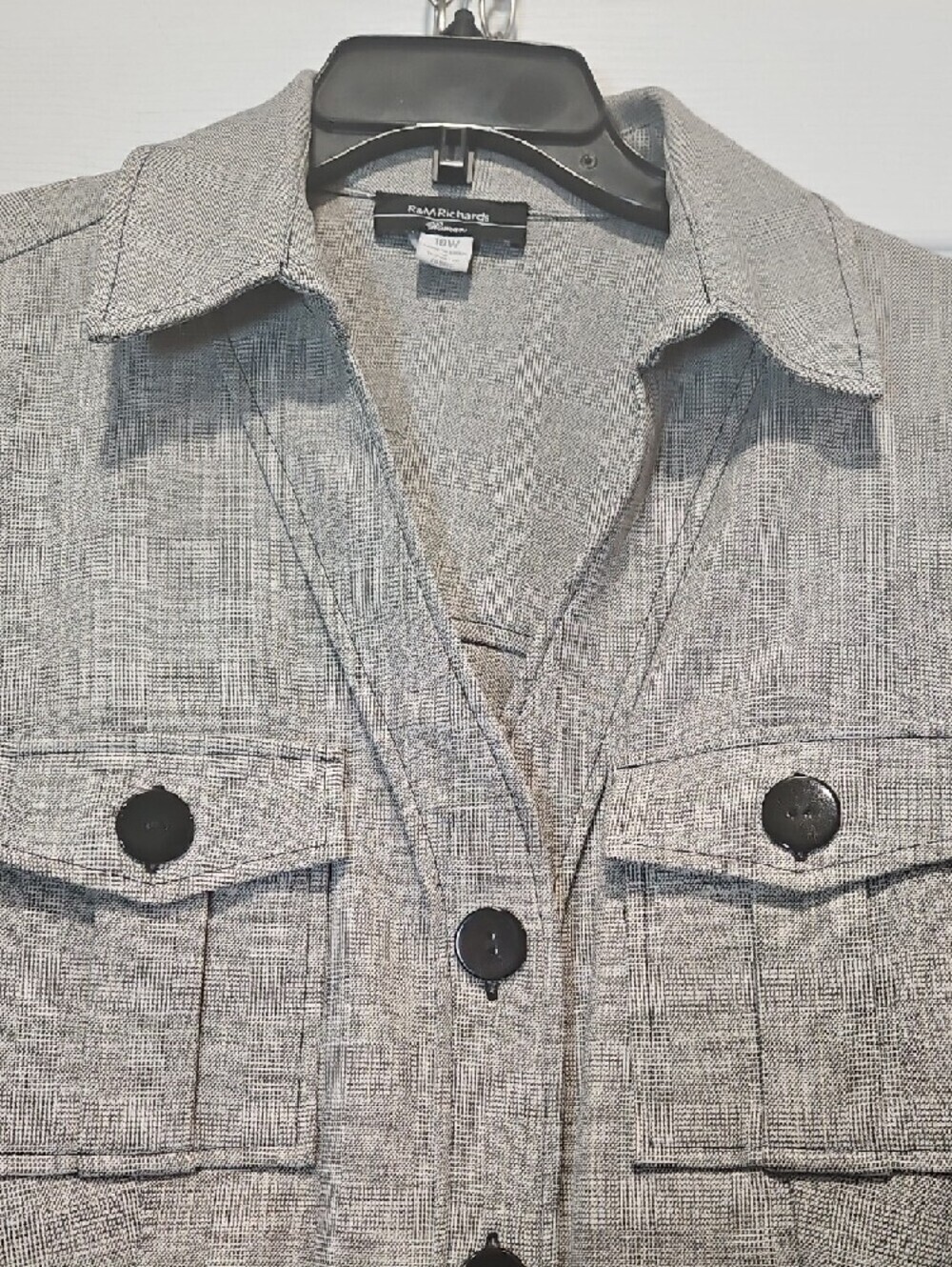 R&M Richards Short-Sleeve Belted Blazer in Light Gray - Picture 4 of 6